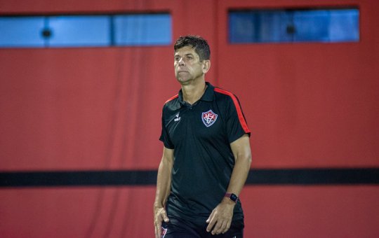 Após eliminação, Treinador do Vitória pede para time não baixar a guarda