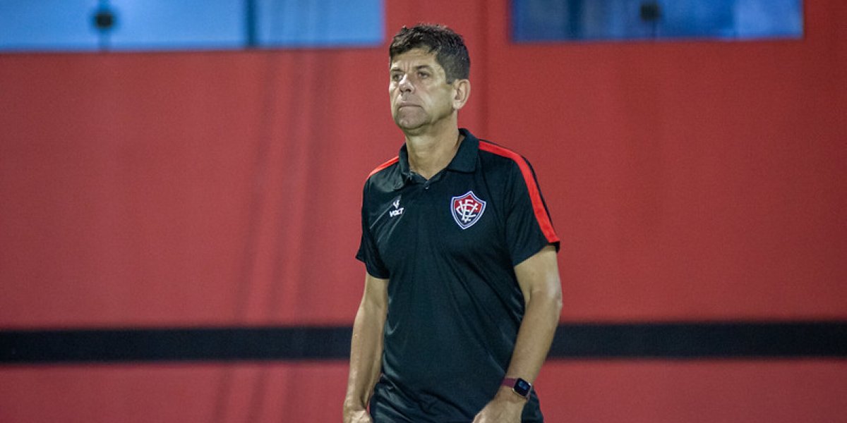Após eliminação, Treinador do Vitória pede para time não baixar a guarda