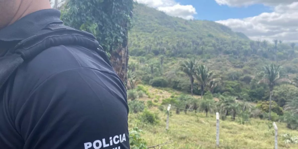 Dois homens são presos após assassinarem um terceiro com um machado e uma foice