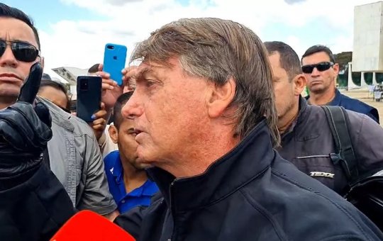 Bolsonaro nega que ato pró-governo seja antidemocrático: "Quem diz é imbecil"