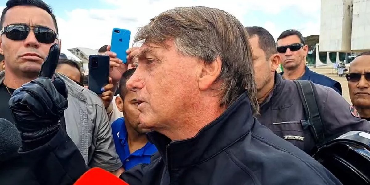 Bolsonaro nega que ato pró-governo seja antidemocrático: "Quem diz é imbecil"