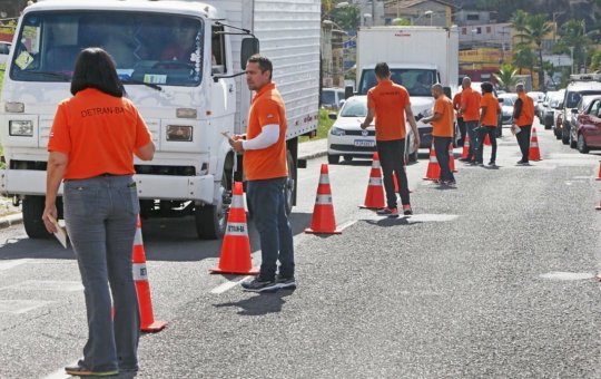 Detran-BA realiza blitz educativa na orla de Salvador