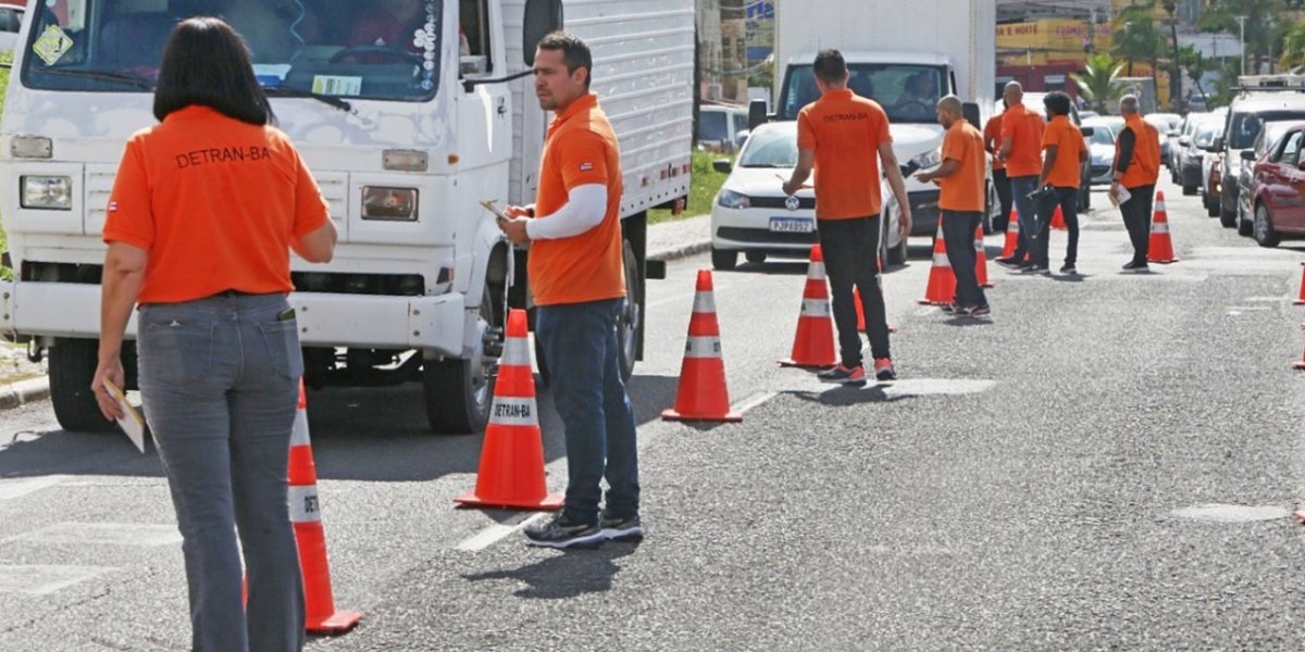 Detran-BA realiza blitz educativa na orla de Salvador