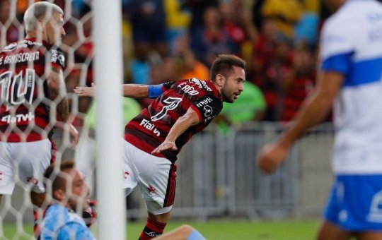 Libertadores: Flamengo derrota Universidad Católica e se classifica  às oitavas