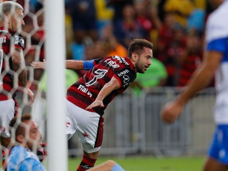 Libertadores: Flamengo derrota Universidad Católica e se classifica  às oitavas