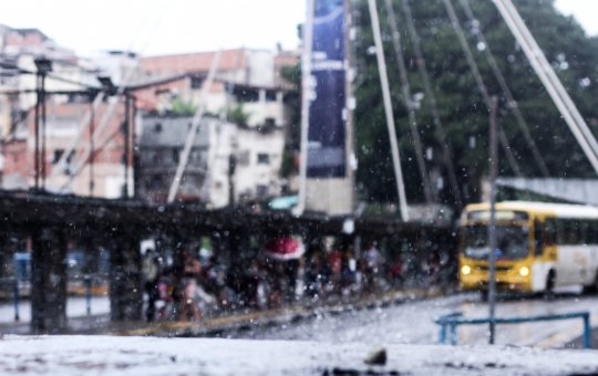 Chegada de frente fria preocupa Codesal sobre possíveis tempestades em Salvador