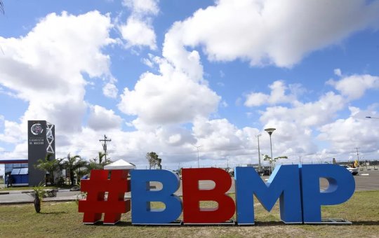 Grupo não aceita pagar intermediário em negociação com o Bahia, diz radialista