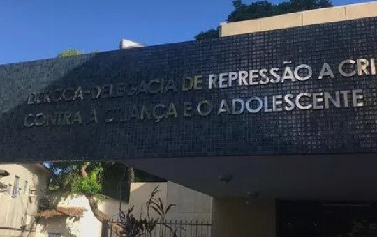 Jovem presa junto com suspeito de estuprar adolescente fingiu ser irmã da vítima