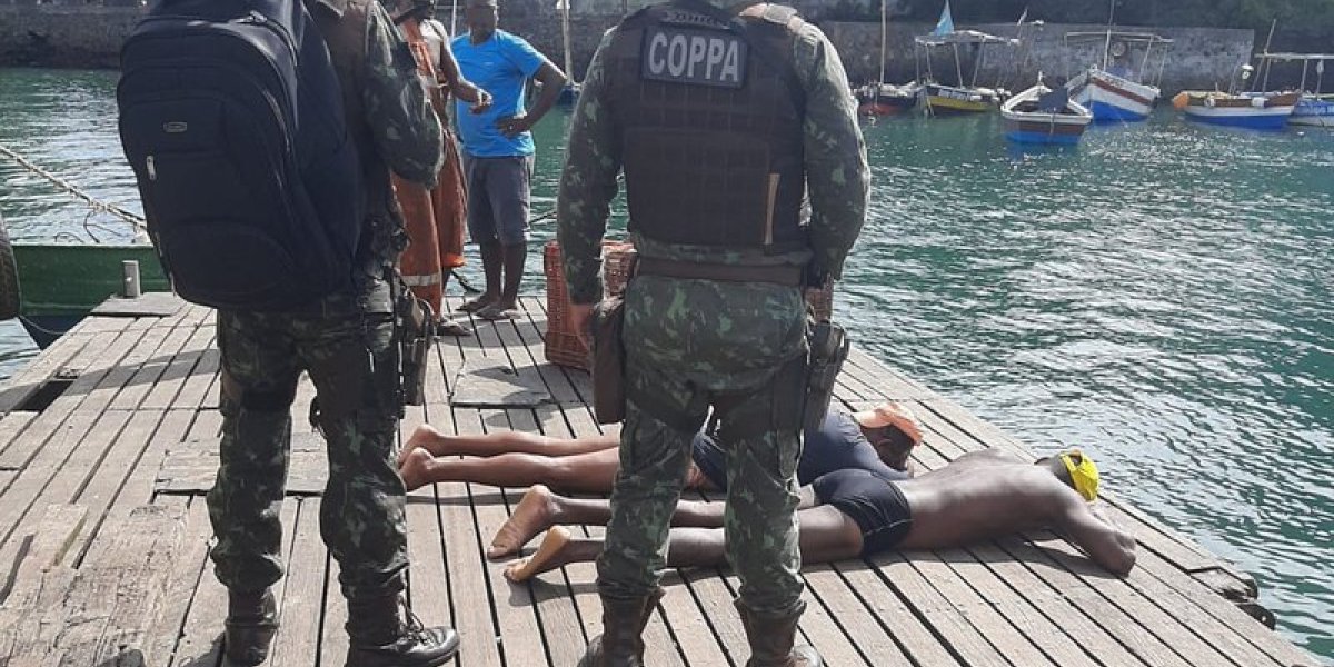 Dupla é presa por utilizar explosivos durante pesca na Calçada, em Salvador