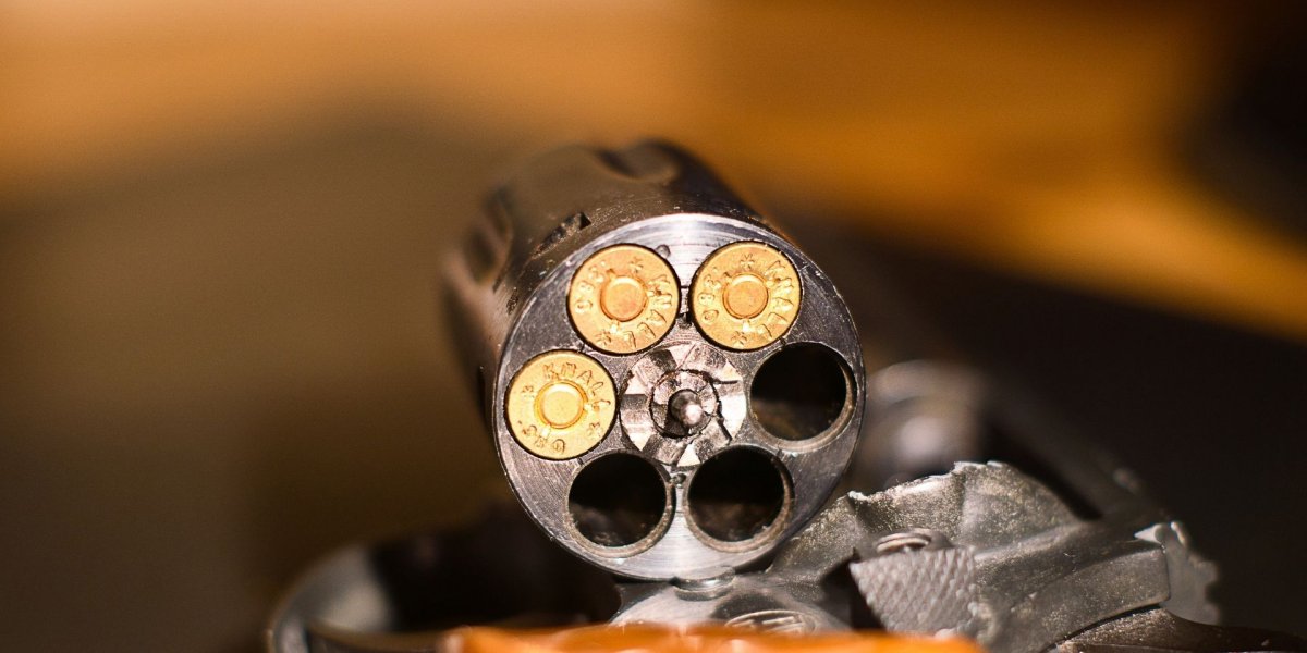 Jovem é morta após ser baleada na frente do pai em Pindamonhangaba