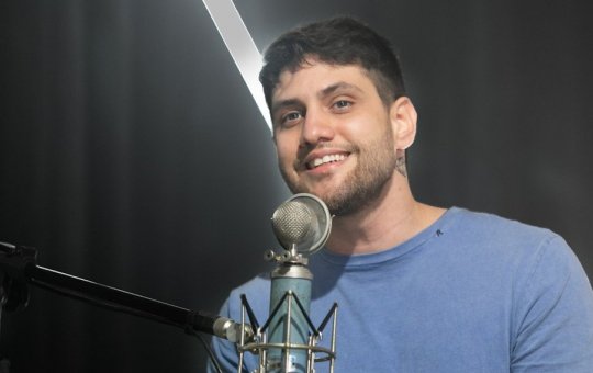 Vocalista da banda Jammil tem carro roubado ao chegar na casa de amigos