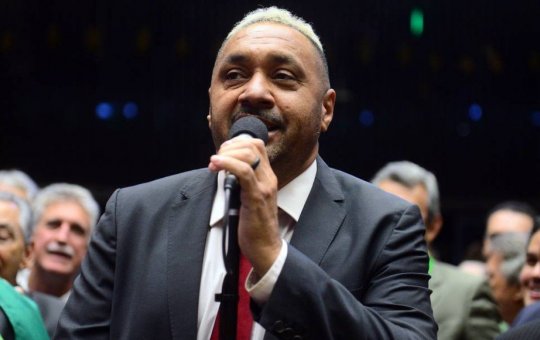 Tiririca admite desistir de reeleição se perder número para Eduardo Bolsonaro