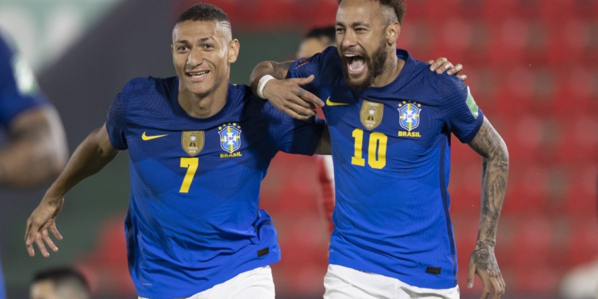 Neymar marca e chega a mais um feito histórico com a camisa do Brasil