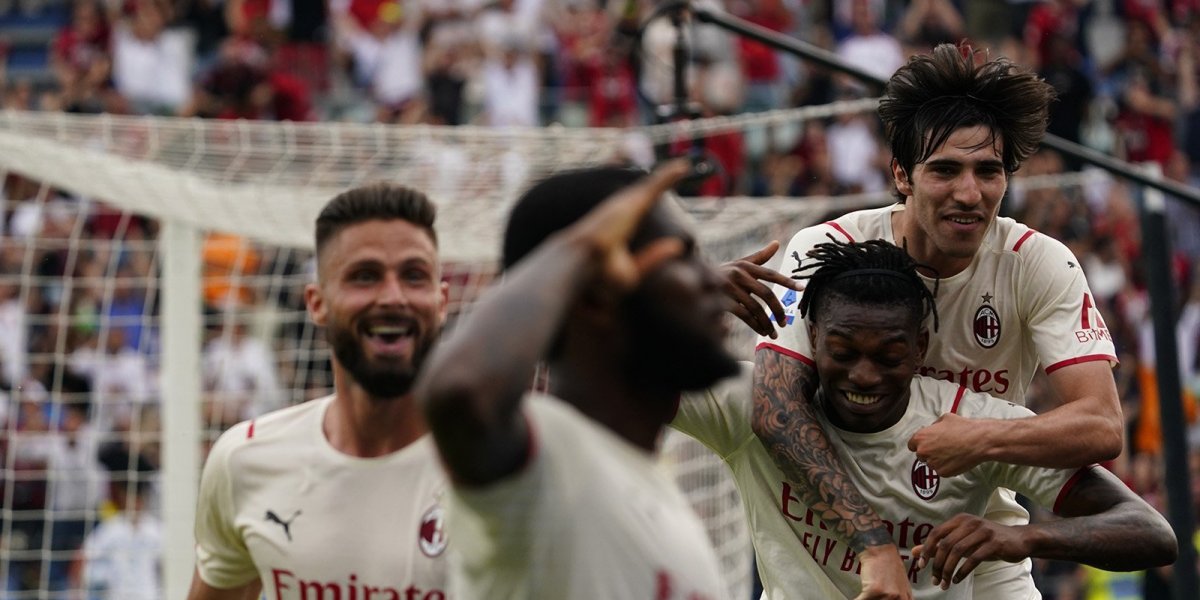 Milan goleia o Sassuolo e é campeão italiano após 11 anos