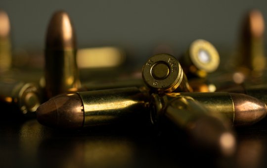 Em meio a troca de tiros, jovem e mulher são baleadas no bairro de Cajazeiras 11