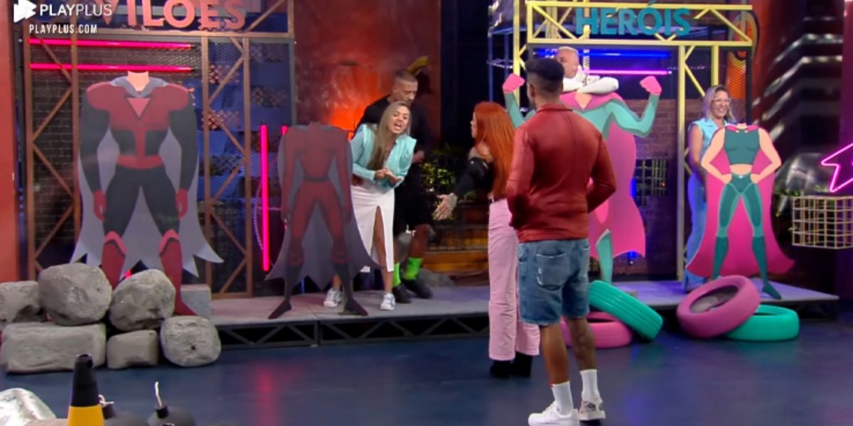 Casais quase saem na mão no Power Couple