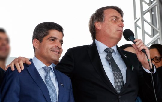 Eleições: Bolsonaro tenta reaproximação com ACM Neto, diz jornal