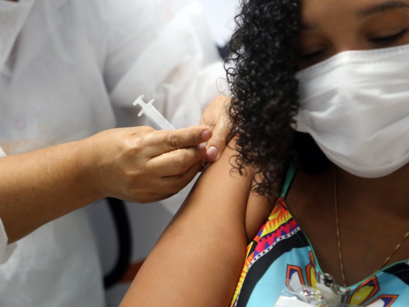 Confira os postos de vacinação contra Covid-19 em Salvador nesta terça (24)