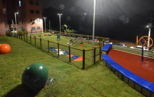 Moradores de Jardim Nova Esperança ganham novas praças e iluminação em LED