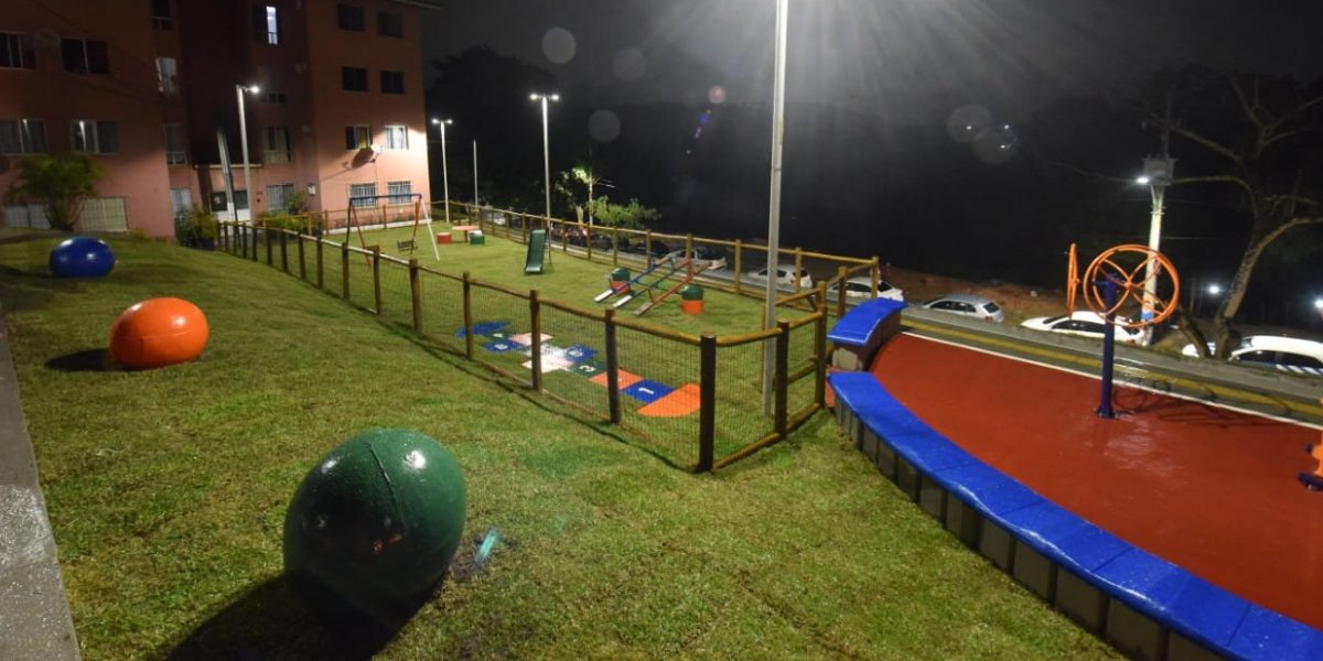 Moradores de Jardim Nova Esperança ganham novas praças e iluminação em LED