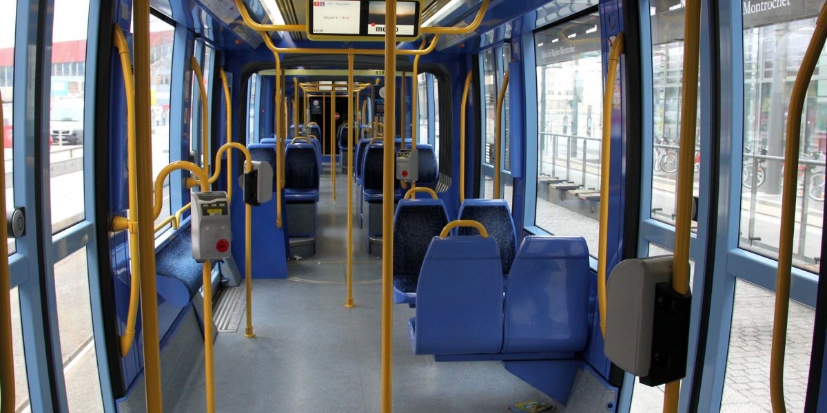 Vídeo: idosa é presa após chamar passageira e cobradora de “macacas”