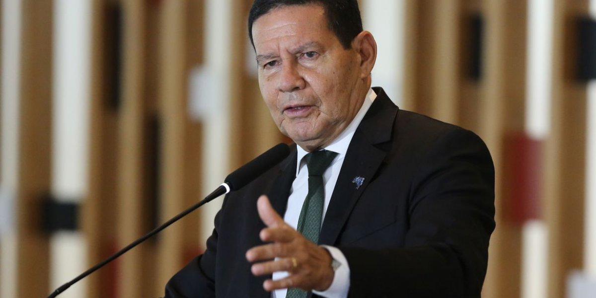 “Bolsonaro sabe as pressões que está sofrendo”, diz Mourão sobre a Petrobras