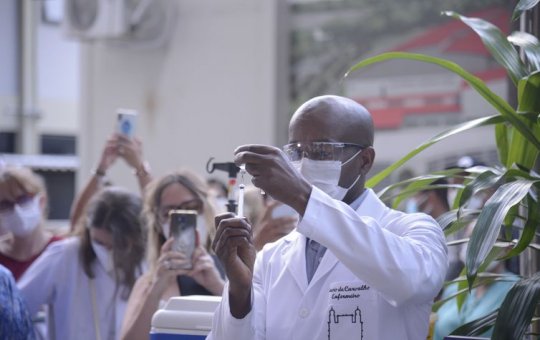 Em 10 meses, Fiocruz distribuiu 160 milhões de vacinas contra covid-19