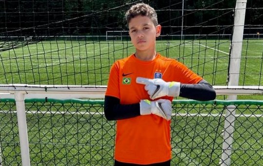  Goleiro baiano de 11 anos conquista campeonato mundial da PSG na França