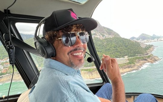 Empolgado com ascensão meteórica na web, ex-mendigo sonha com carreira política