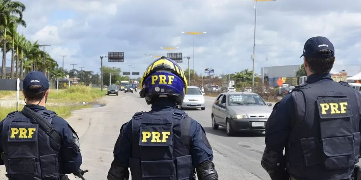 Vídeo: Homem negro morre sufocado com gás em viatura da PRF