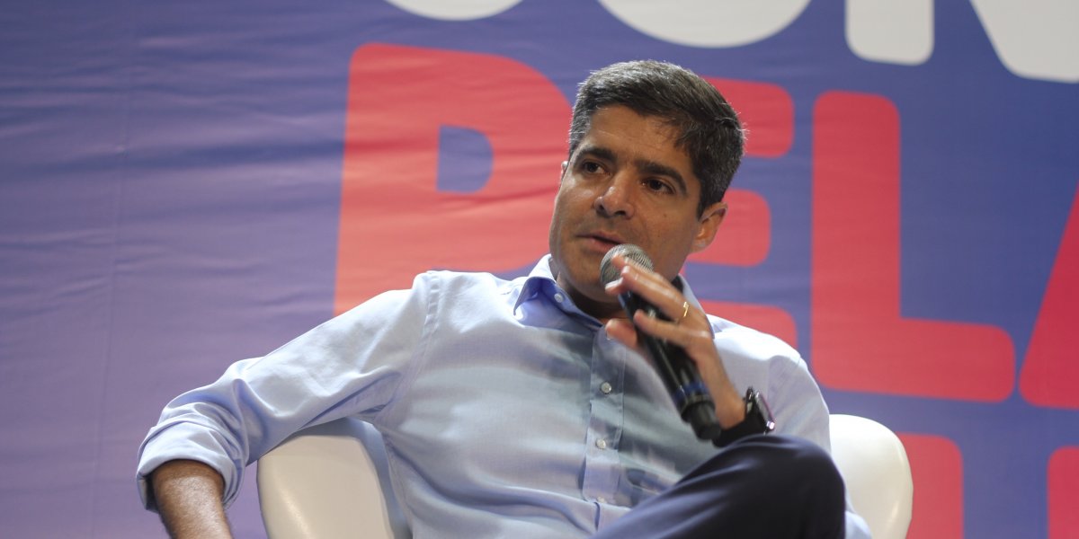 Durante sabatina com jornalistas, ACM Neto afirma ser contra porte de armas