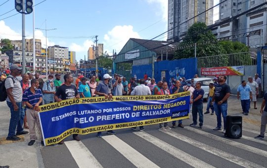 Salvador: Servidores municipais realizam protesto na Sete Portas