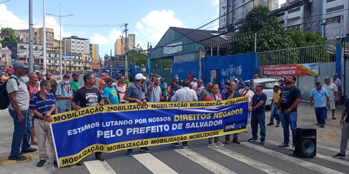 Salvador: Servidores municipais realizam protesto na Sete Portas