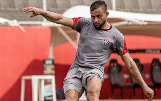 Lateral Lazaroni sofre lesão e desfalca Vitória no jogo contra o Campinense