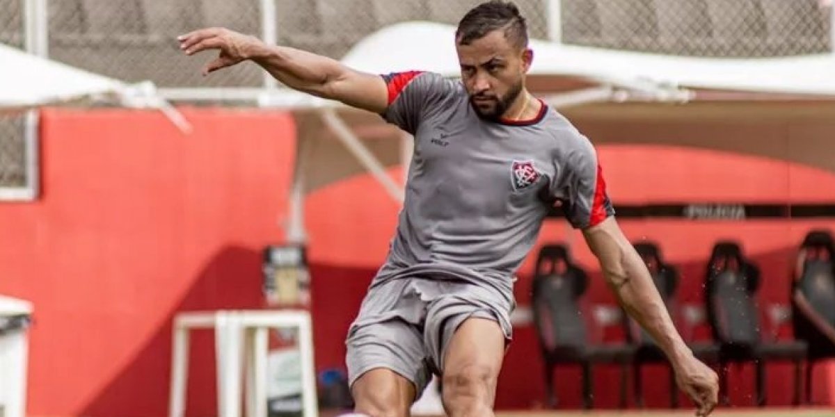Lateral Lazaroni sofre lesão e desfalca Vitória no jogo contra o Campinense