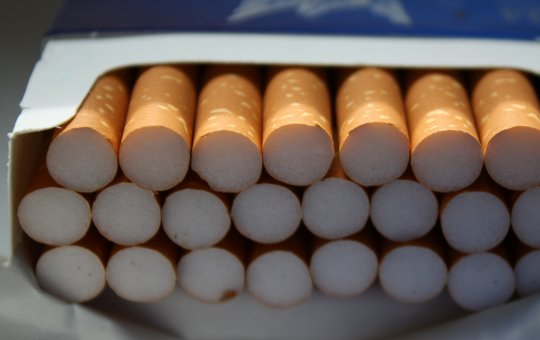 Polícia incinera 615 caixas de cigarros contrabandeados em Feira de Santana