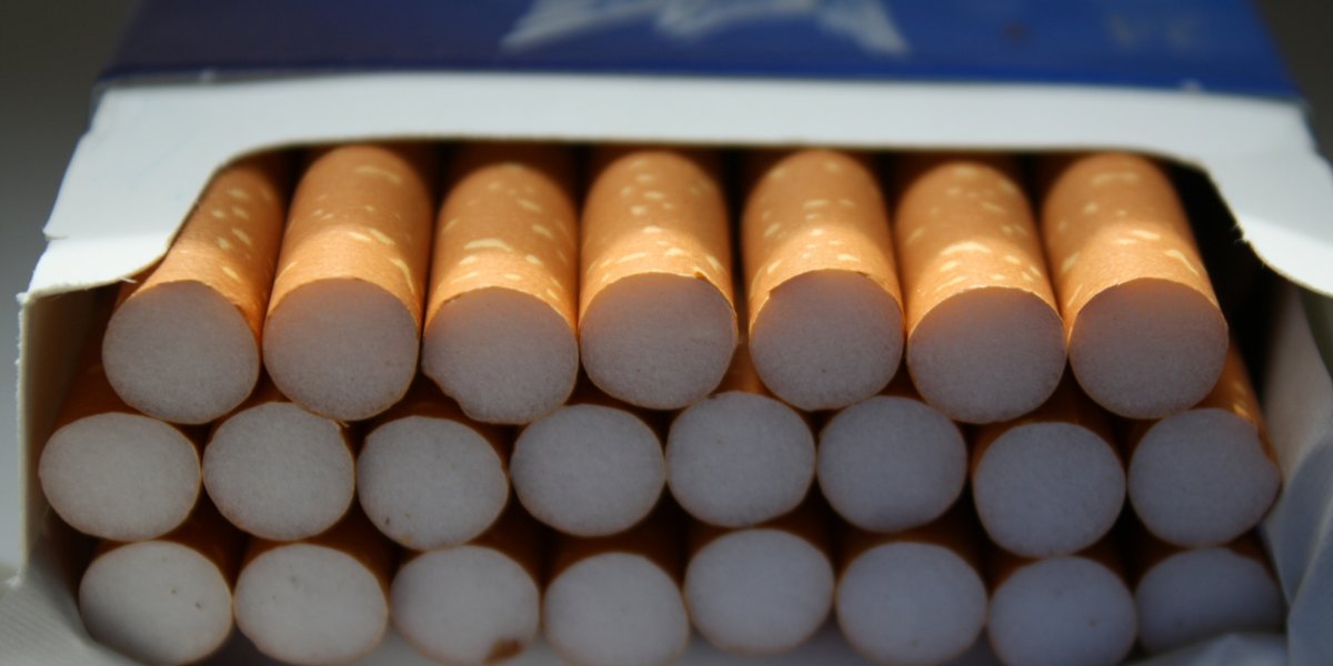 Polícia incinera 615 caixas de cigarros contrabandeados em Feira de Santana