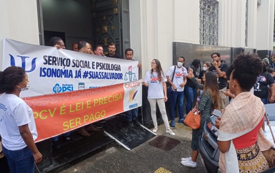 Salvador: Servidores municipais fazem protesto no bairro do Comércio