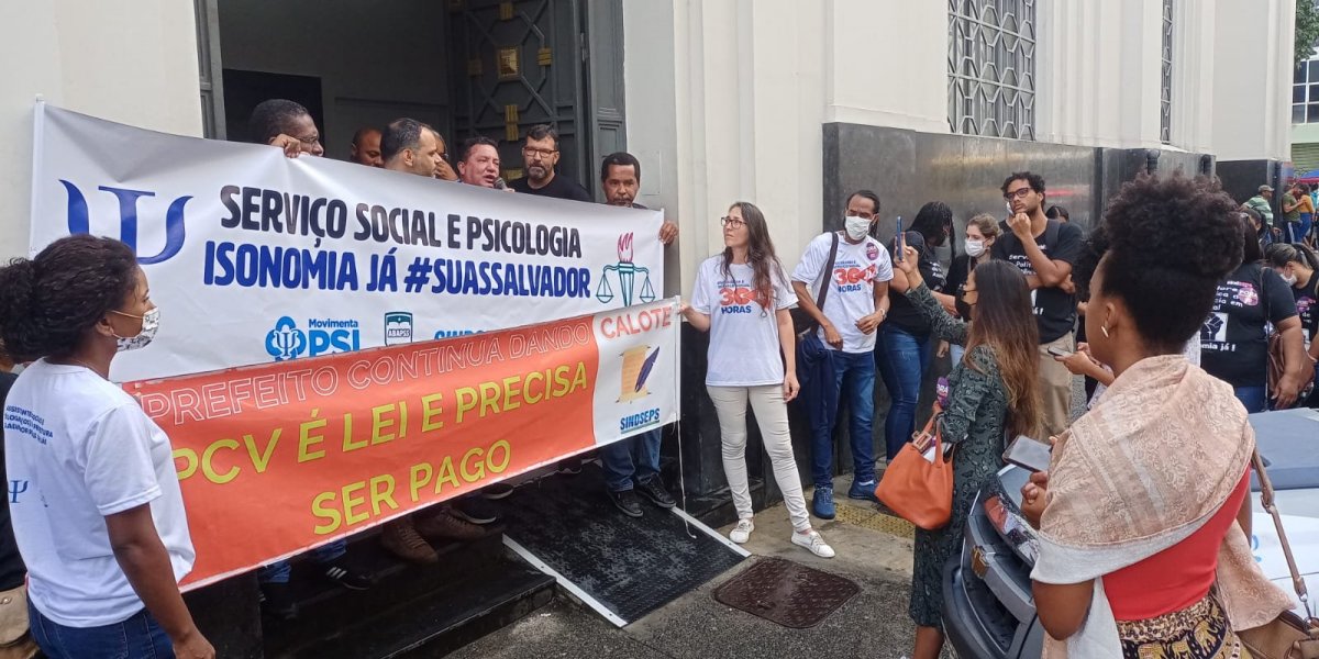 Salvador: Servidores municipais fazem protesto no bairro do Comércio