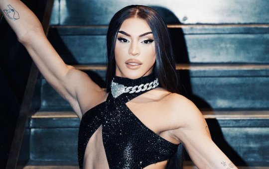 Em turnê internacional, Pabllo Vittar demonstra apoio à Lula