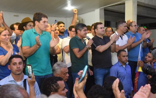 Em Jequié, ACM Neto reúne prefeitos, vereadores e lideranças