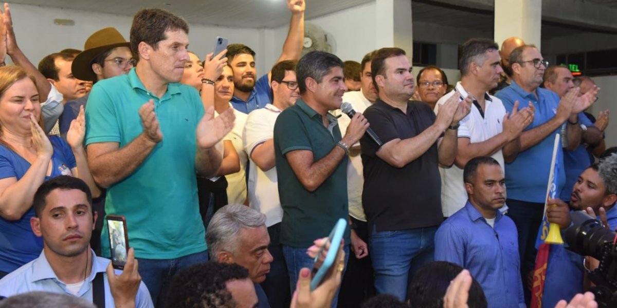 Em Jequié, ACM Neto reúne prefeitos, vereadores e lideranças