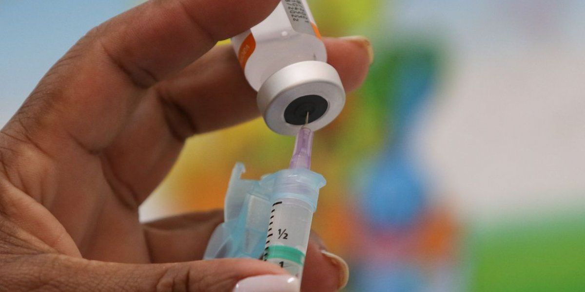 Covid: ministério recomenda dose de reforço para adolescentes