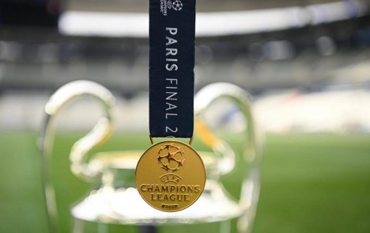 Invasão e demora na entrada de torcedores fazem final de Champions atrasar