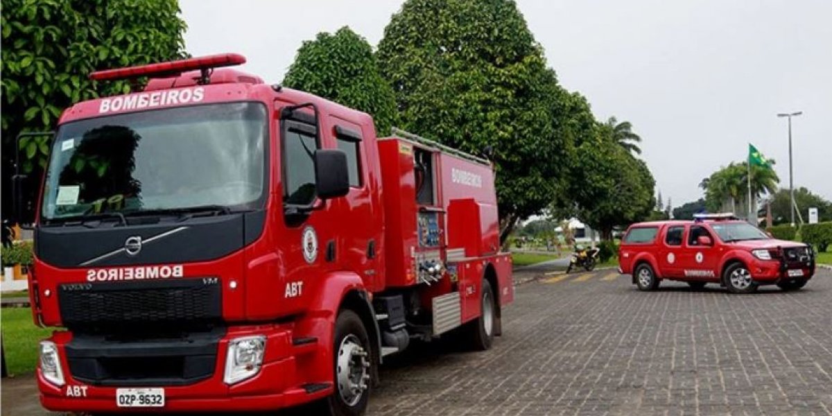 Bombeiros baianos seguem em apoio a população de Recife