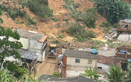 Número de mortes confirmadas devido as fortes chuvas em Pernambuco sobe para 56