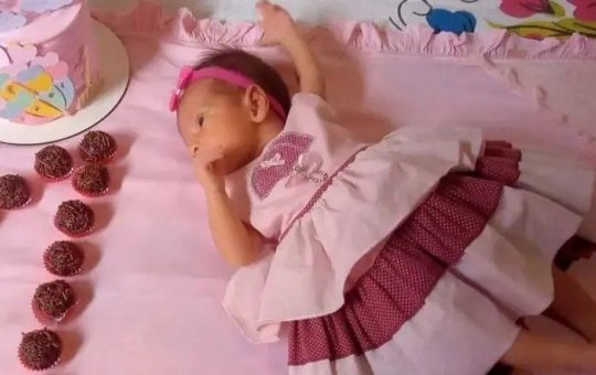 Bebê morre após ser arremessado da janela de um prédio pelo pai em Minas Gerais