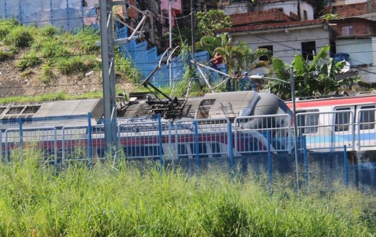 Batida do metrô deixa seis feridos, informa Secretaria de Saúde de Salvador