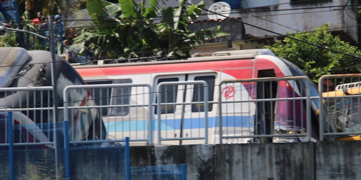 Após batida, Semob coloca ônibus especiais para usuários da Linha 1 do Metrô