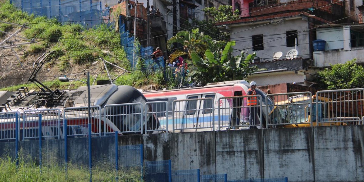 Após batida de trens, duas estações do metrô de Salvador seguem sem funcionar